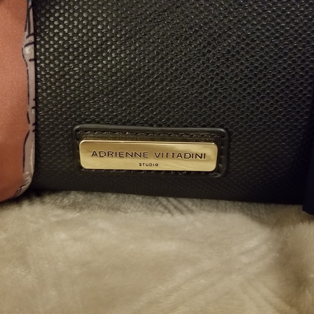 Adrienne Vittadini Handbag - Picture 2 of 6